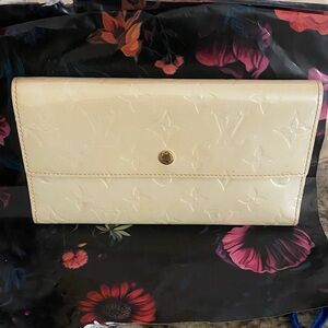 Elegant Cream LV authentic Sara Wallet